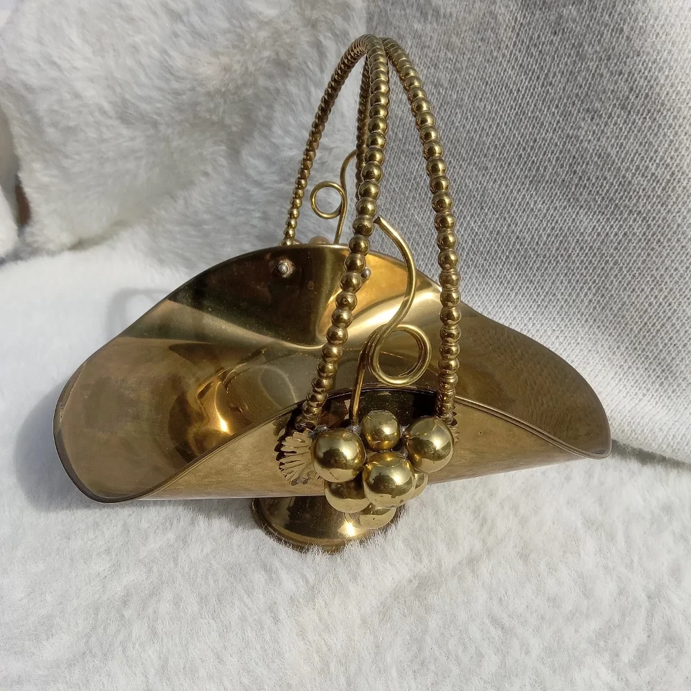 VINTAGE BRASS BASKET WITH HANDLE ADORNED WITH GRAPES MADE IN ITALY